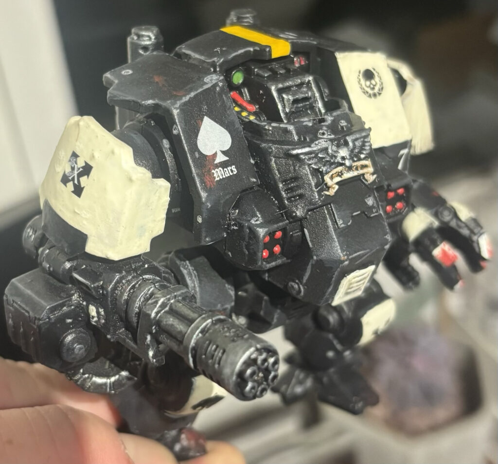 White ace-of-spaces decal on a 40k dreadnought