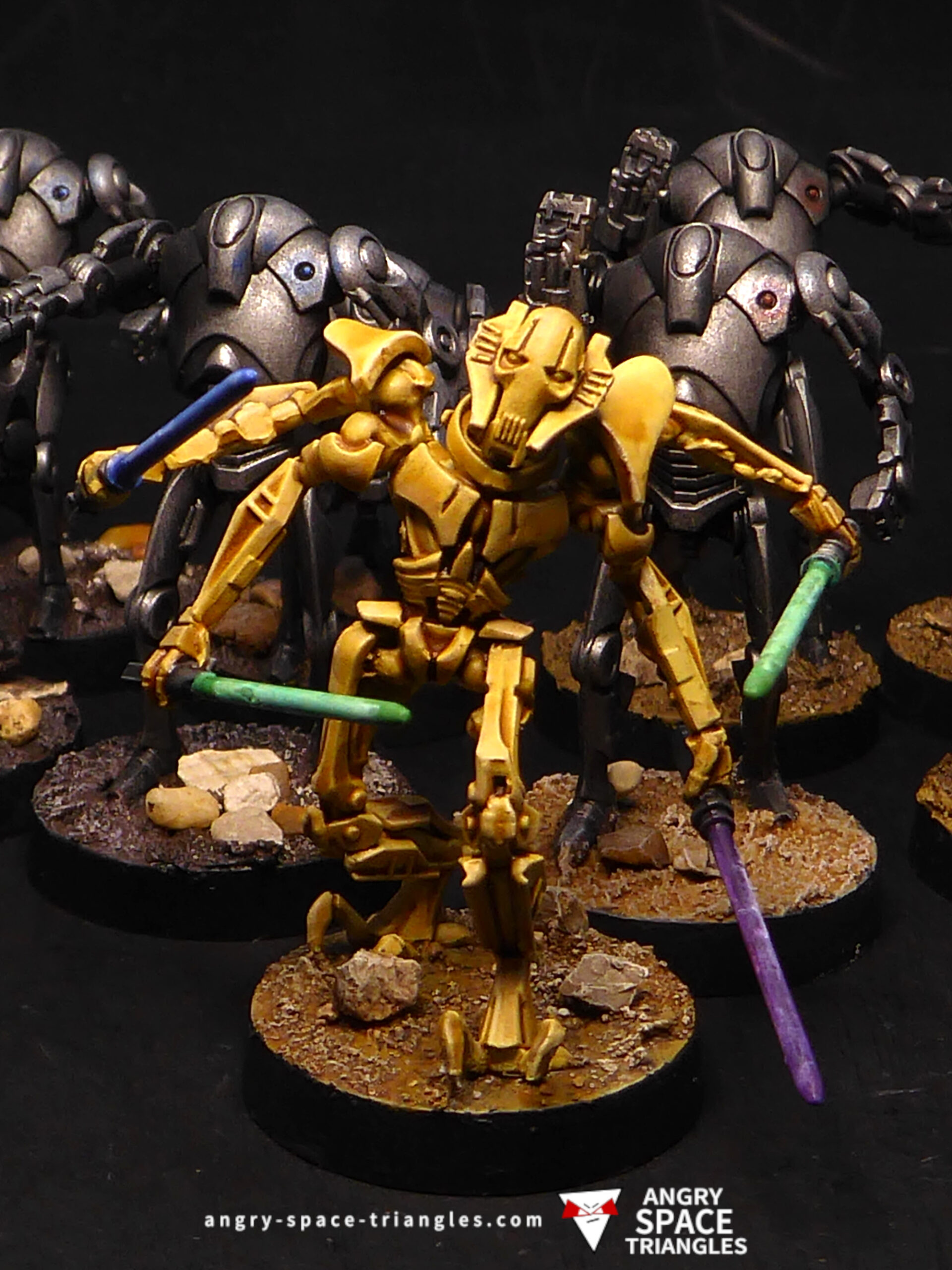 Close up of General Grievous with two units of B2 Super Battle droids